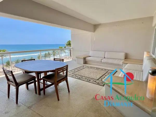 Departamento de playa con 5 recámaras y terraza con vista al mar