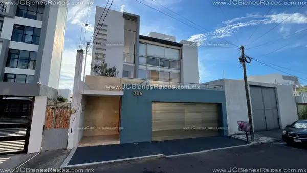 Tu casa de ensueño: 4 niveles, gran terreno y cerca de Plaza Américas y Boulevard.