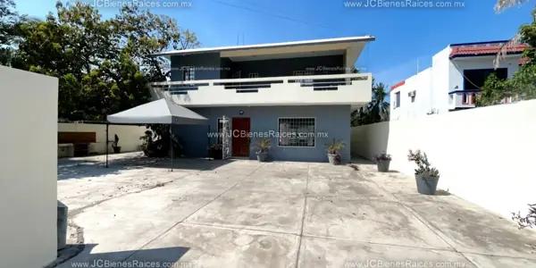 Tu inversión eficiente: Casa con paneles solares, asador y gran estacionamiento (5 autos).