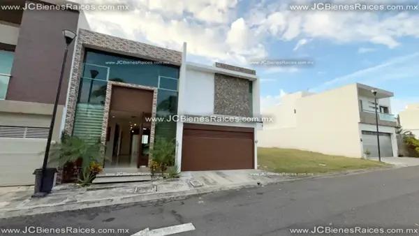 Lomas Diamante: 215m² Construcción, Alberca, 4 Estacionamientos y 3 Recámaras con Climas Lomas Diamante: 215m² Construcción, Alberca, 4 Estacionamientos y 3 Recámaras con Climas