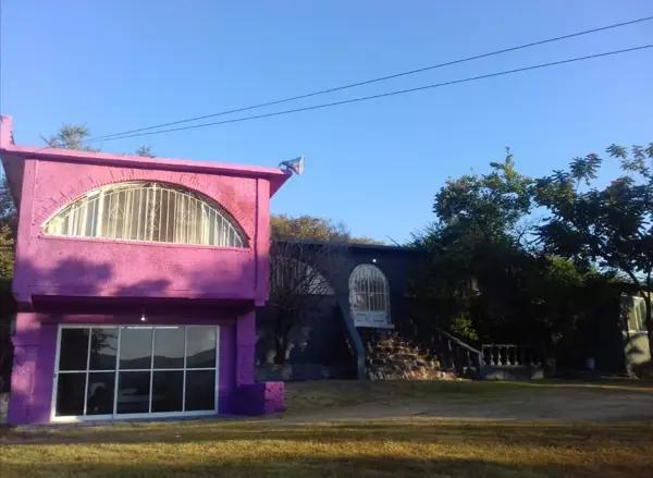 GRAN COMPLEJO RESIDENCIAL DE  3 CASAS, CON ALBERCA, PALAPA Y CANCHAS  (4900KM2) J.H.