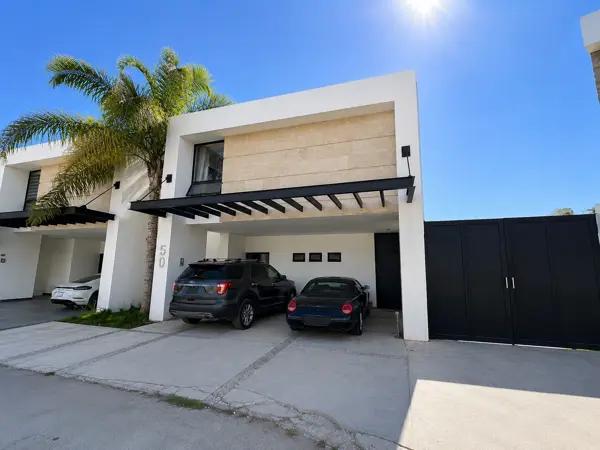 Residencial en venta Fracc. Santa Barbara con terreno excedente, salón de juegos con bar. Residencial en venta Fracc. Santa Barbara con terreno excedente, salón de juegos con bar.