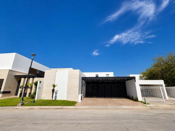 Oportunidad casa en venta las trojes
con alberca y recámara planta baja Oportunidad casa en venta las trojes
con alberca y recámara planta baja