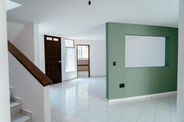 Casa remodelada en Álamos con amplio terreno y jardín