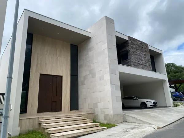 Casa en Venta en Bosque Residencial, 4 recámaras, terreno grande, con vistas al bosque.