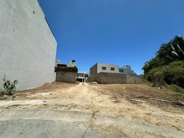 TERRENO EN VENTA EN FRACCIONAMIENTO LISBOA, PUERTO VALLARTA.