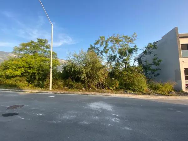 Terreno en Venta en Bosque Residencial, 495m2, descendente, con vistas al bosque.