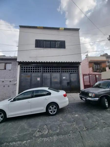 Renta de espaciosa bodega con local comercial y oficinas en San Juan Bosco, León