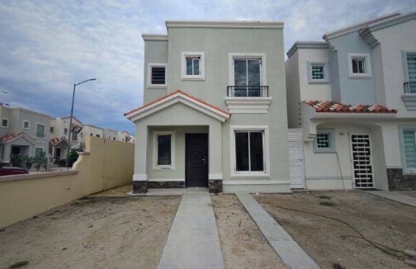 CASA DE ENTREGA INMEDIATA EN AV. BESAYA, COLONIA CANTABRIA, CULIACAN, SINALOA