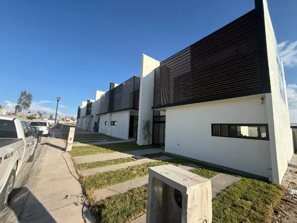 Casa en Venta en Pachuquilla: Espacios Amplios en Privada con Amenidades