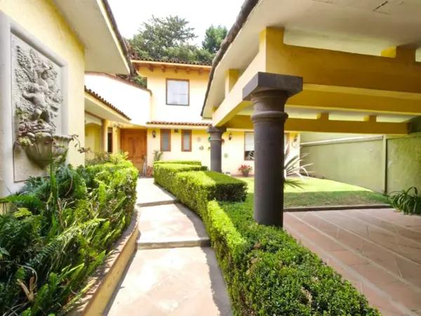 Casa en venta con vista al Campo de Golf, Residencial San Carlos, Metepec