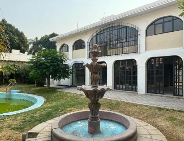 Casa comercial en renta bien ubicada. Casa comercial en renta bien ubicada.