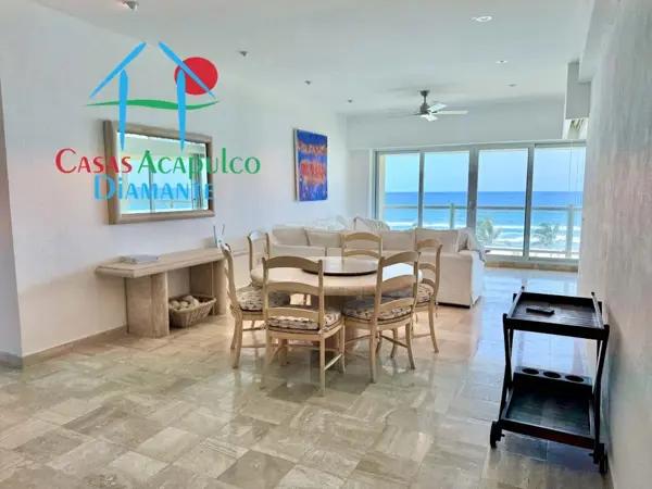 Departamento en renta vacacional con terraza, vista a las albercas y al mar