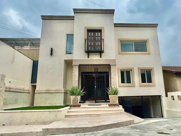 CASA EN VENTA EN COLORINES SPGG