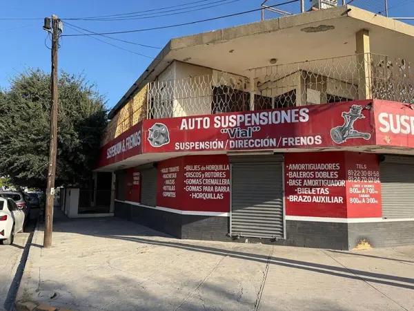 LOCAL COMERCIAL CON CASA HABITACION ZONA LINDA VISTA