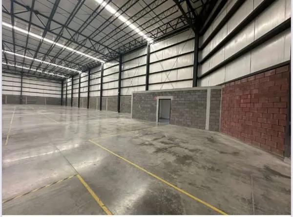 BODEGA INDUSTRIAL EN RENTA ZONA SANTA CATARINA