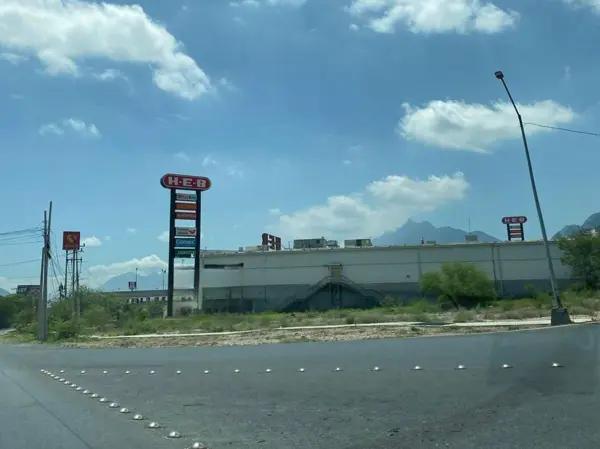 TERRENO COMERCIAL EN RENTA ZONA SANTA CATARINA