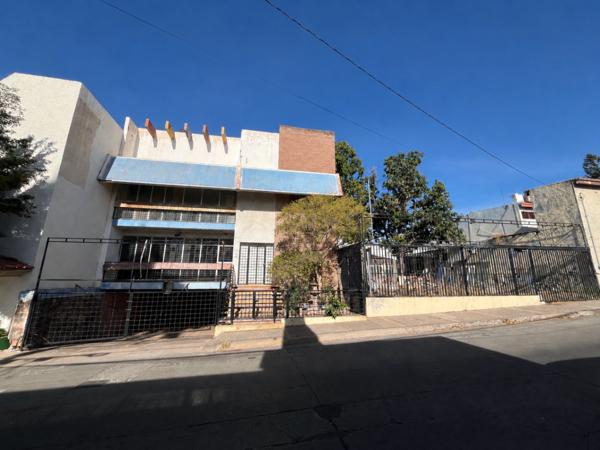 Residencia en Venta con Amplias Instalaciones en Colonia Guadalupe, Culiacán