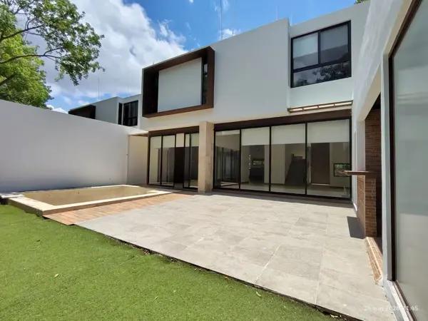 SE VENDE CASA DENTRO DE FRACCIONAMIENTO PRIVADO EN SANTA GERTRUDIS COPO, MERIDA