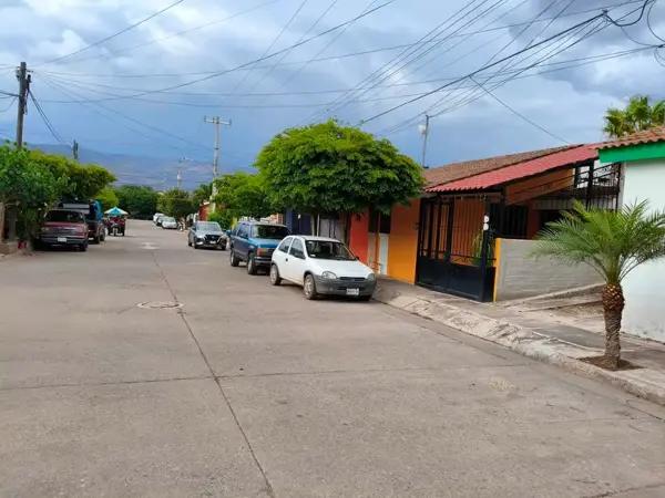 Adrián Murguía Martínez 3171064164 VENDE casa en colonia La Noria, excelente ubicación
