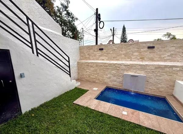 Casa SOLA con jacuzzi y jardín. Casa SOLA con jacuzzi y jardín.