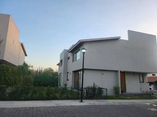CASA EN RENTA - CLUB DE GOLF BALVANERA, QUERÉTARO