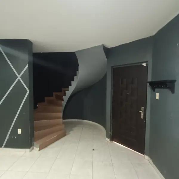 Casa con recámara  y baño en Planta baja