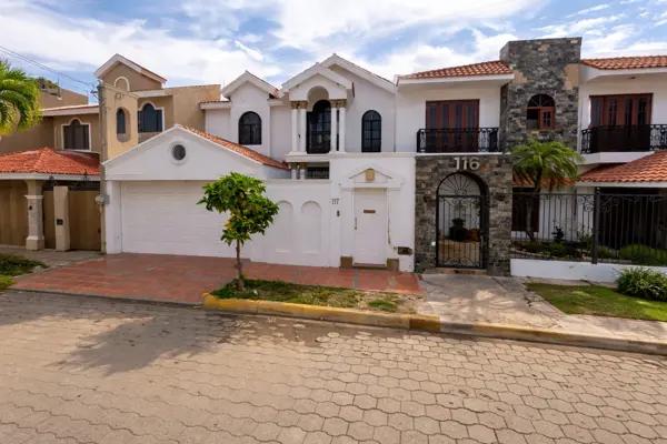 VENTA DE CASA DE LA COLONIA LOMAS DE MAZATLAN EN MAZATLAN SINALOA