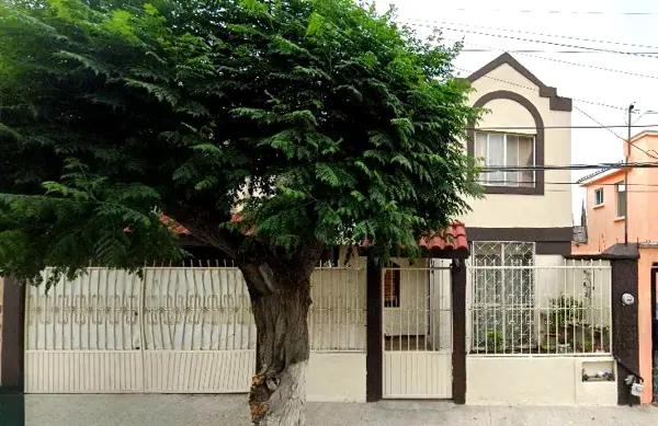 VENTA DE CASA EN LA COLONIA LOS ARCOS EN SALTILLO COAHUILA VENTA DE CASA EN LA COLONIA LOS ARCOS EN SALTILLO COAHUILA