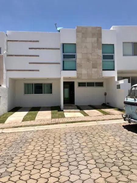 CASA EN RENTA EN LOMAS DE ANGELOPOLIS PUEBLA
