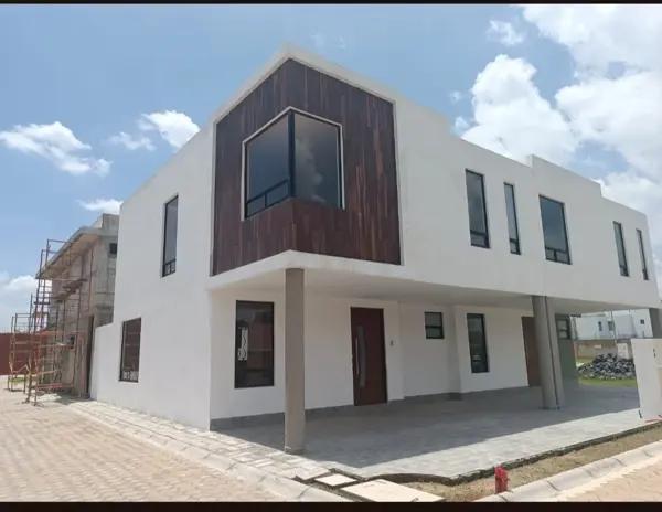 Casa en venta en fraccionamiento con alberca en Cuautlancingo