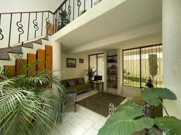 CASA EN CALLE CERRADA, EN COLINAS DEL SUR