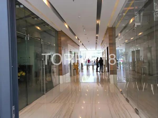 OFICINA TOTALMENTE ACONDICIONADA Y EQUIPADA EN VENTA FRENTE A PATIO SANTA FE