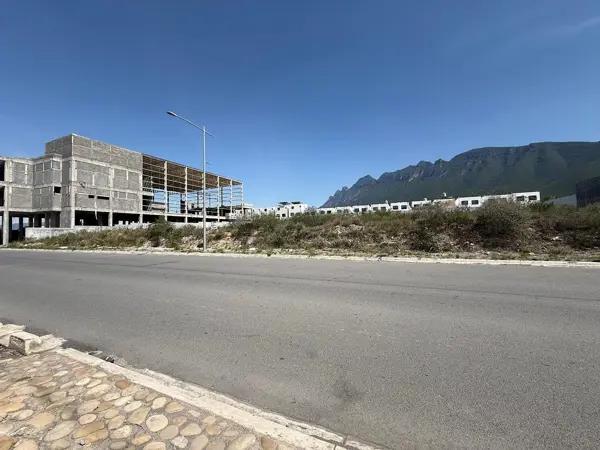 TERRENO COMERCIAL EN RENTA, DOMINIO CUMBRES,  ZONA PONIENTE