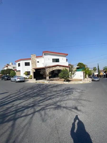 CASA EN RENTA  EN CUMBRES 4TO SECTOR
