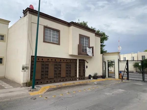 CASA EN VENTA CON ALBERCA  EN AMPLIACIÓN SENDEROS