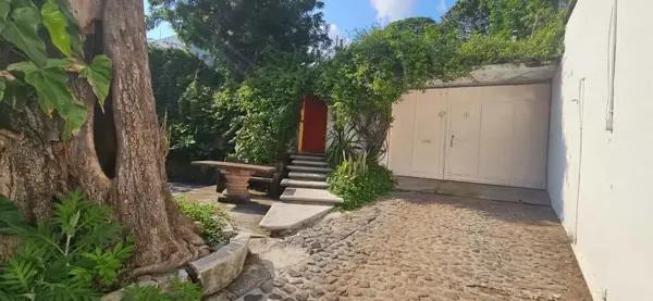 Venta de terreno con construcción. Venta de terreno con construcción.