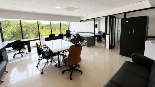 Oficina en renta en Tabasco 2000, Centro con excelente ubicación en Torre Empresarial