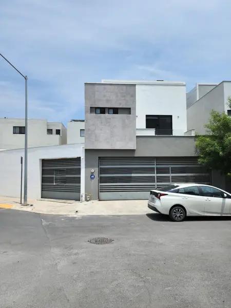 Casa en Venta en Privalia II | Esquina con Excedente de Terreno Casa en Venta en Privalia II | Esquina con Excedente de Terreno