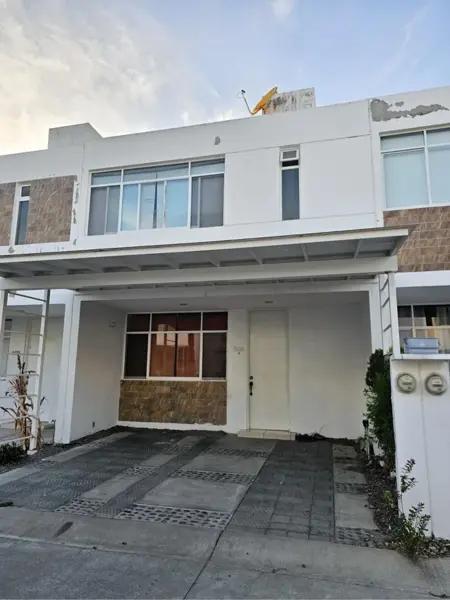 Casa en venta en coto privado con alberca en Manzanillo