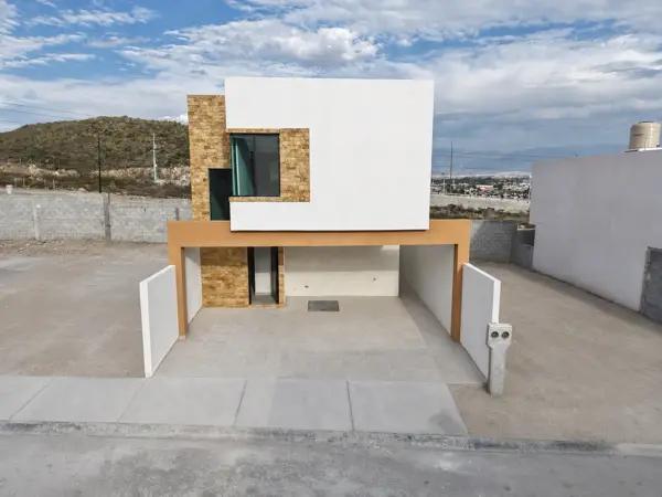 Casa de 2 pisos en fraccionamiento Piamonte 165 m²