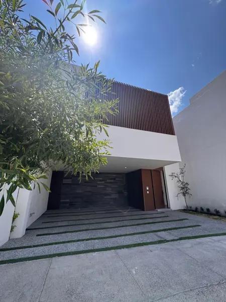 Residencia de lujo en Paseos de Loretta | Zona Dorada Norponiente de Aguascalientes