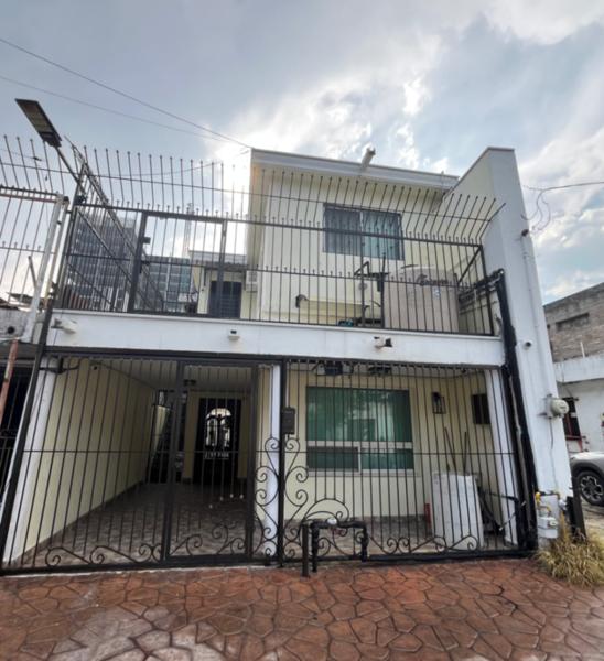 Casa en venta con recámaras en planta baja en Monterrey, cerca de Cintermex