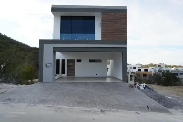 Casa en VENTA en ÁLAMO SUR en Santiago NL Casa en VENTA en ÁLAMO SUR en Santiago NL