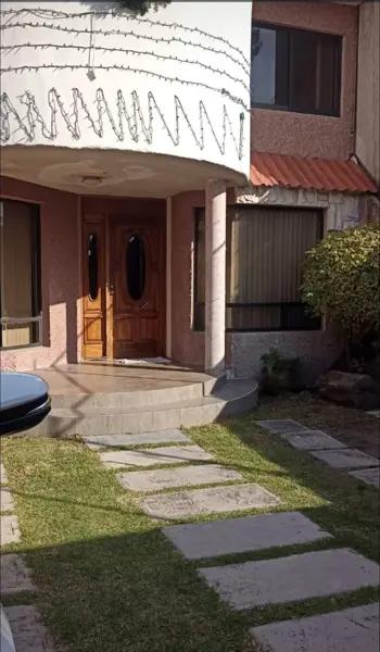 Casa en Venta en Jardines del Alba | 3 Recámaras y Jardín