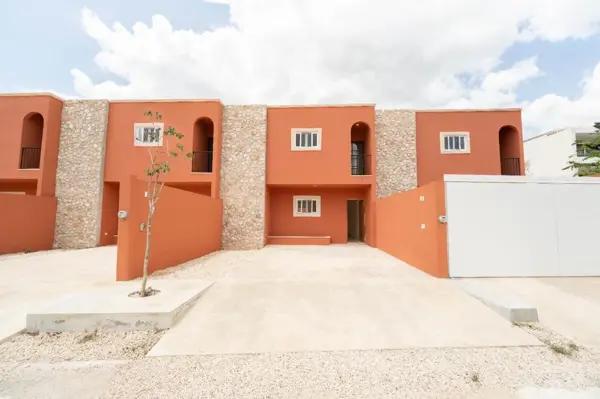 Casa en venta con diseño colonial en temozon norte merida yucatan