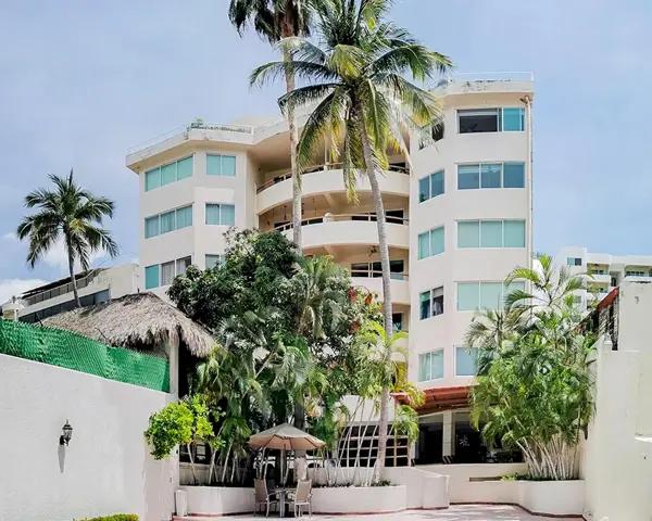 Departamento en venta, muy cerca de la playa, tranquilo y seguro. Club Deportivo, Acapulco.
