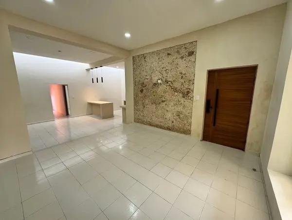 Casa remodelada de una planta en venta en Chuminopolis