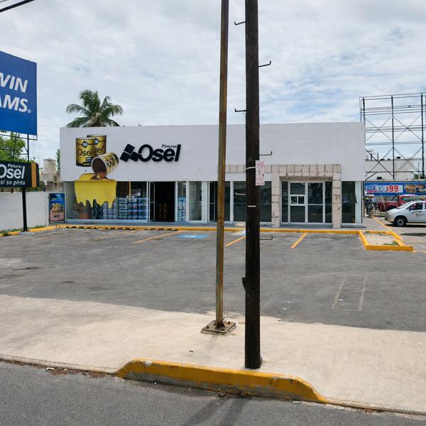 Local comercial con alta visibiliad frente a Plaza Fiesta Local comercial con alta visibiliad frente a Plaza Fiesta