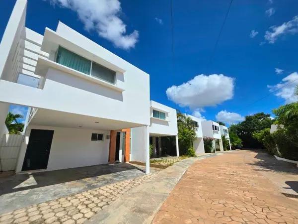 Residencia en venta en Privada cerca de Altabrisa